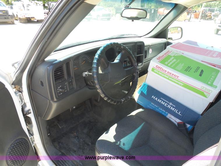 image for item K7908 2005 Chevrolet 1500 pickup truck