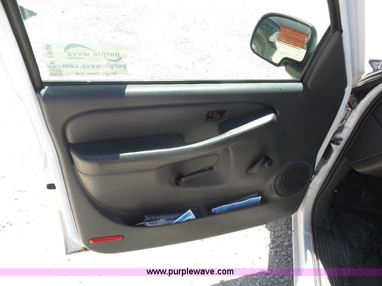 image for item K7908 2005 Chevrolet 1500 pickup truck