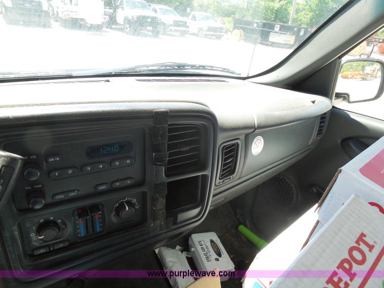 image for item K7908 2005 Chevrolet 1500 pickup truck