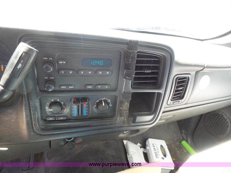 image for item K7908 2005 Chevrolet 1500 pickup truck