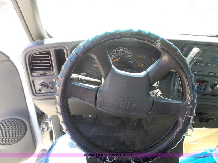 image for item K7908 2005 Chevrolet 1500 pickup truck