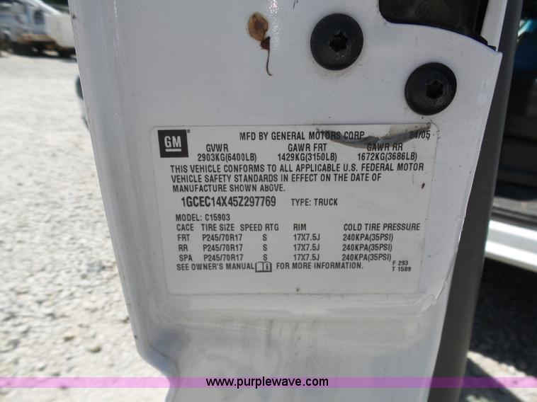 image for item K7908 2005 Chevrolet 1500 pickup truck