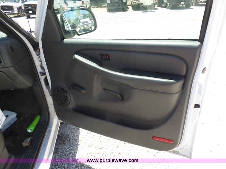 image for item K7908 2005 Chevrolet 1500 pickup truck