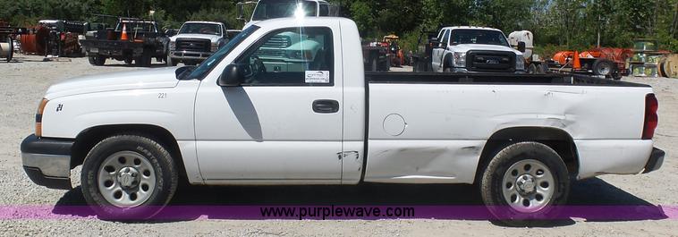 image for item K7912 2006 Chevrolet Silverado 1500 pickup truck