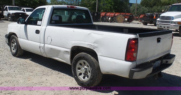image for item K7912 2006 Chevrolet Silverado 1500 pickup truck
