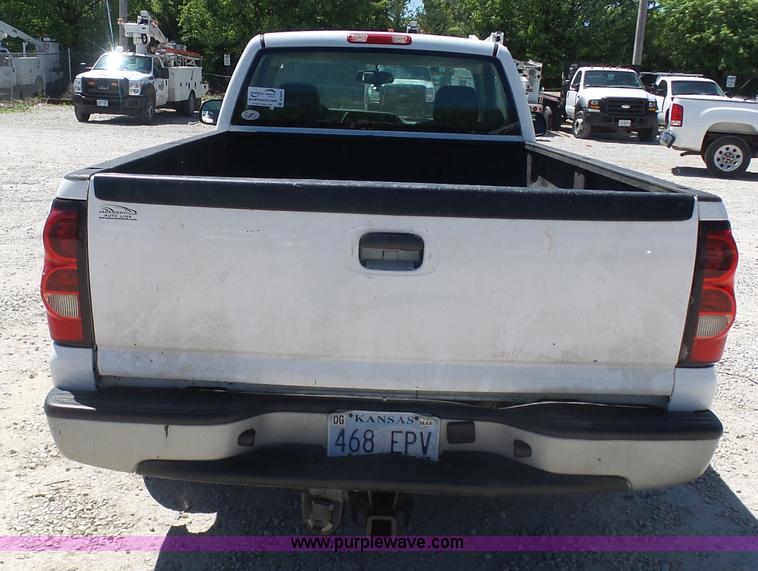 image for item K7912 2006 Chevrolet Silverado 1500 pickup truck