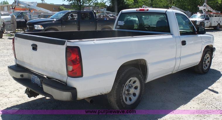 image for item K7912 2006 Chevrolet Silverado 1500 pickup truck