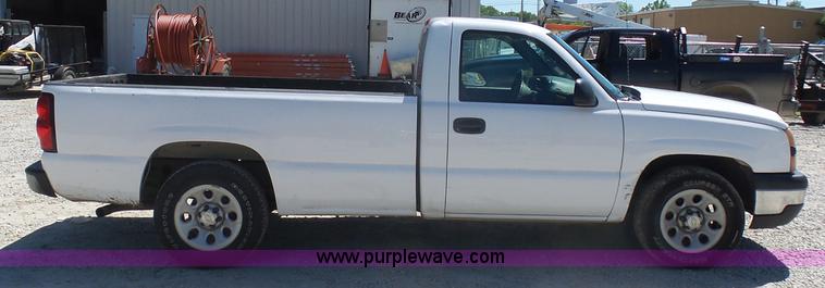 image for item K7912 2006 Chevrolet Silverado 1500 pickup truck