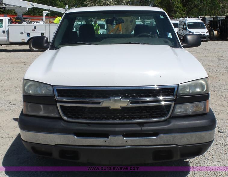 image for item K7912 2006 Chevrolet Silverado 1500 pickup truck