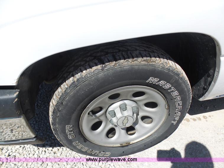 image for item K7912 2006 Chevrolet Silverado 1500 pickup truck