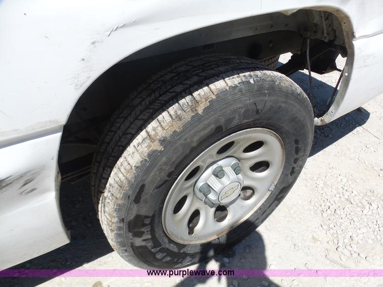 image for item K7912 2006 Chevrolet Silverado 1500 pickup truck