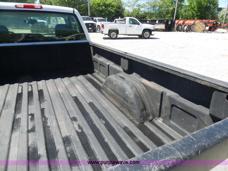 image for item K7912 2006 Chevrolet Silverado 1500 pickup truck