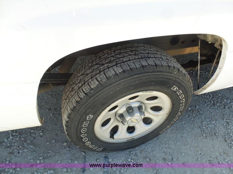 image for item K7912 2006 Chevrolet Silverado 1500 pickup truck