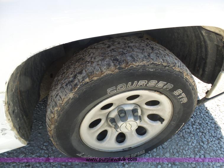 image for item K7912 2006 Chevrolet Silverado 1500 pickup truck