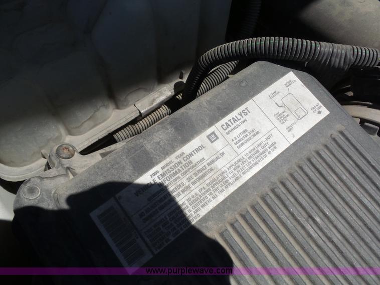 image for item K7912 2006 Chevrolet Silverado 1500 pickup truck