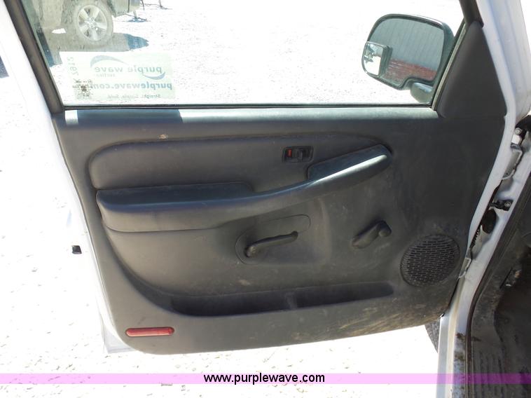 image for item K7912 2006 Chevrolet Silverado 1500 pickup truck