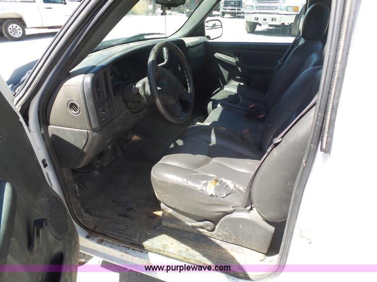 image for item K7912 2006 Chevrolet Silverado 1500 pickup truck