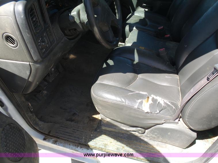 image for item K7912 2006 Chevrolet Silverado 1500 pickup truck