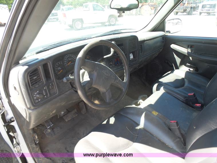 image for item K7912 2006 Chevrolet Silverado 1500 pickup truck