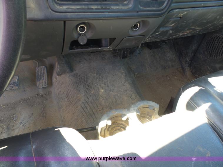 image for item K7912 2006 Chevrolet Silverado 1500 pickup truck