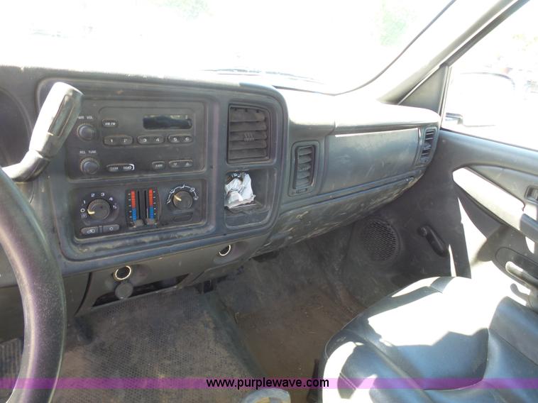 image for item K7912 2006 Chevrolet Silverado 1500 pickup truck