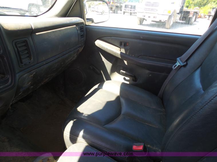 image for item K7912 2006 Chevrolet Silverado 1500 pickup truck