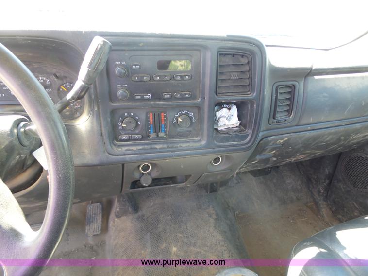 image for item K7912 2006 Chevrolet Silverado 1500 pickup truck