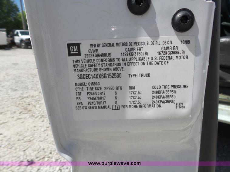 image for item K7912 2006 Chevrolet Silverado 1500 pickup truck