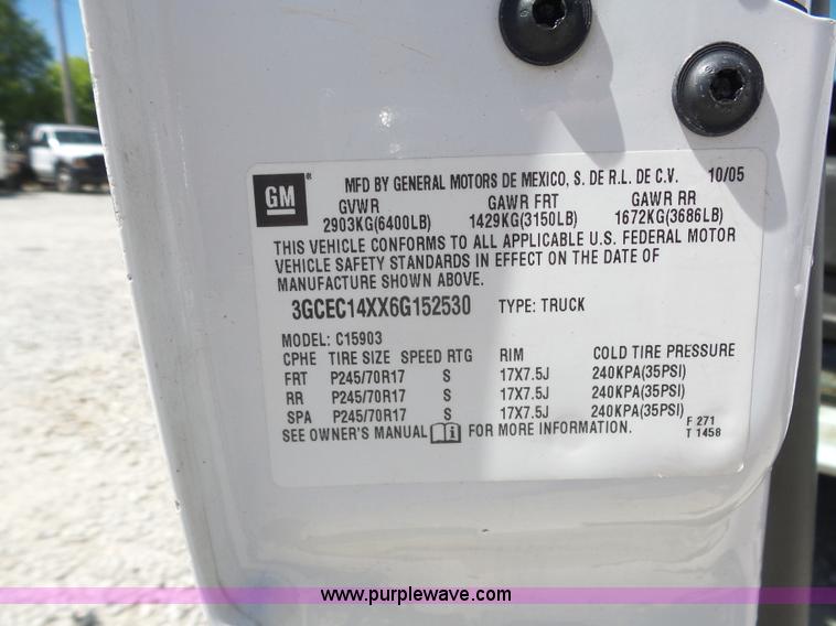 image for item K7912 2006 Chevrolet Silverado 1500 pickup truck