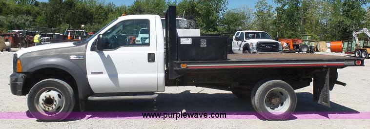 image for item K7913 2005 Ford F550 flatbed pickup truck