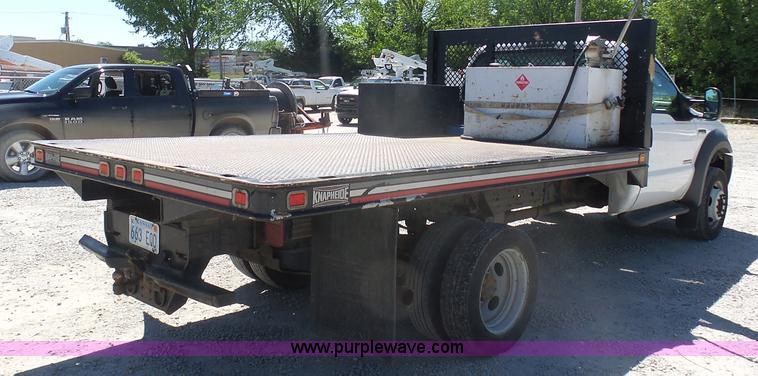 image for item K7913 2005 Ford F550 flatbed pickup truck