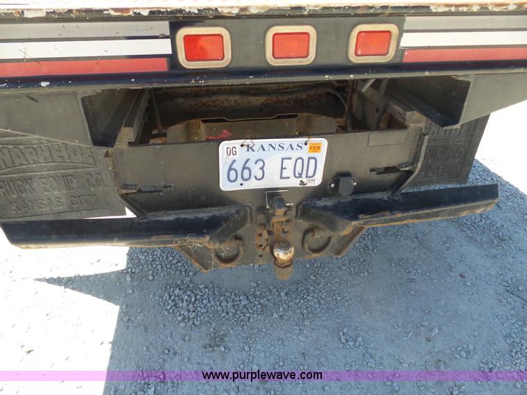 image for item K7913 2005 Ford F550 flatbed pickup truck