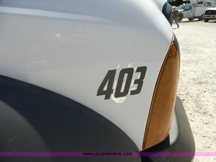 image for item K7913 2005 Ford F550 flatbed pickup truck