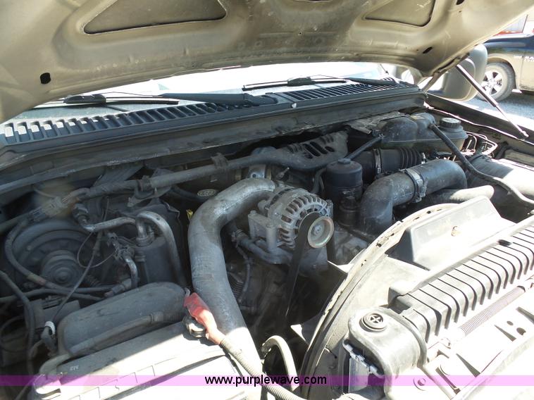 image for item K7913 2005 Ford F550 flatbed pickup truck