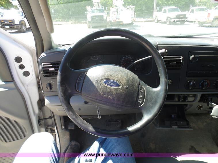 image for item K7913 2005 Ford F550 flatbed pickup truck