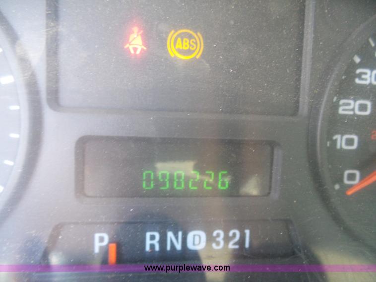 image for item K7913 2005 Ford F550 flatbed pickup truck