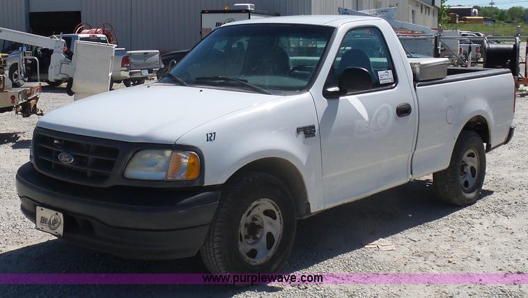 image for item K7916 2005 Ford F150 pickup truck