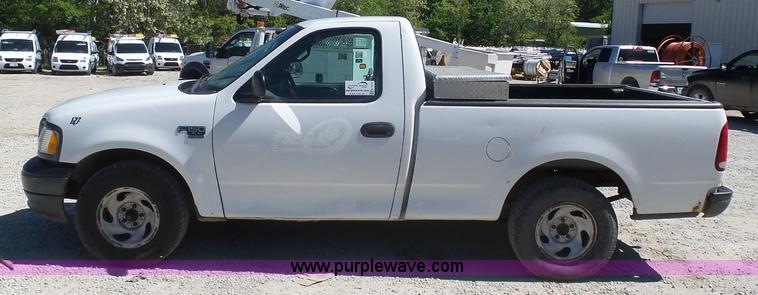 image for item K7916 2005 Ford F150 pickup truck