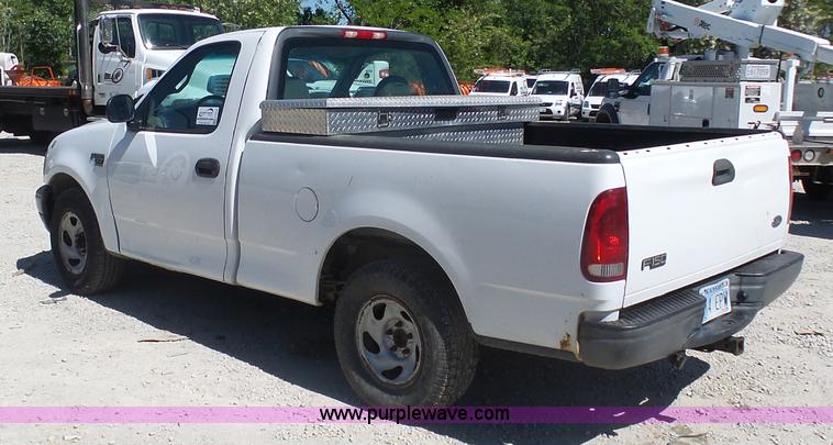image for item K7916 2005 Ford F150 pickup truck