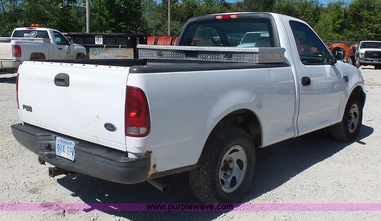image for item K7916 2005 Ford F150 pickup truck
