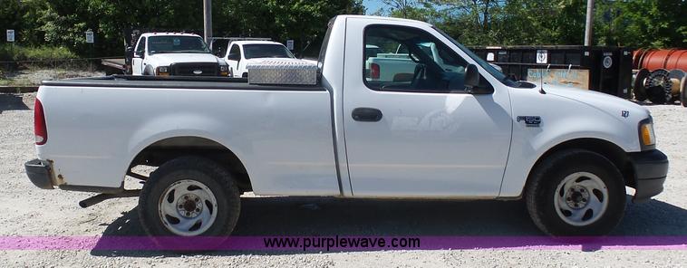 image for item K7916 2005 Ford F150 pickup truck
