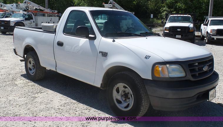 image for item K7916 2005 Ford F150 pickup truck