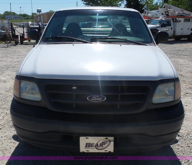 image for item K7916 2005 Ford F150 pickup truck