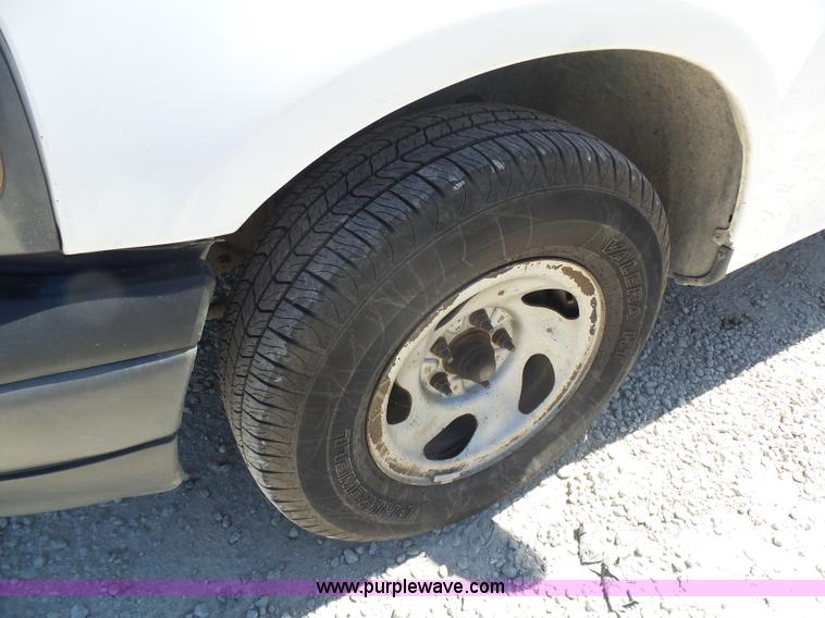 image for item K7916 2005 Ford F150 pickup truck