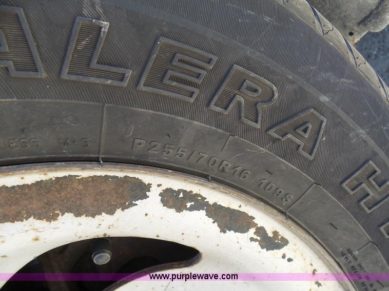 image for item K7916 2005 Ford F150 pickup truck