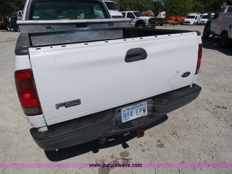 image for item K7916 2005 Ford F150 pickup truck