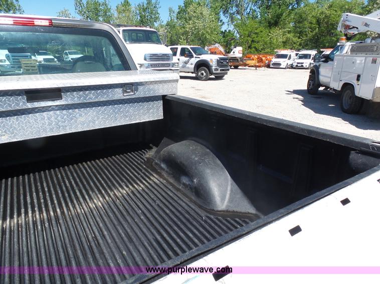 image for item K7916 2005 Ford F150 pickup truck