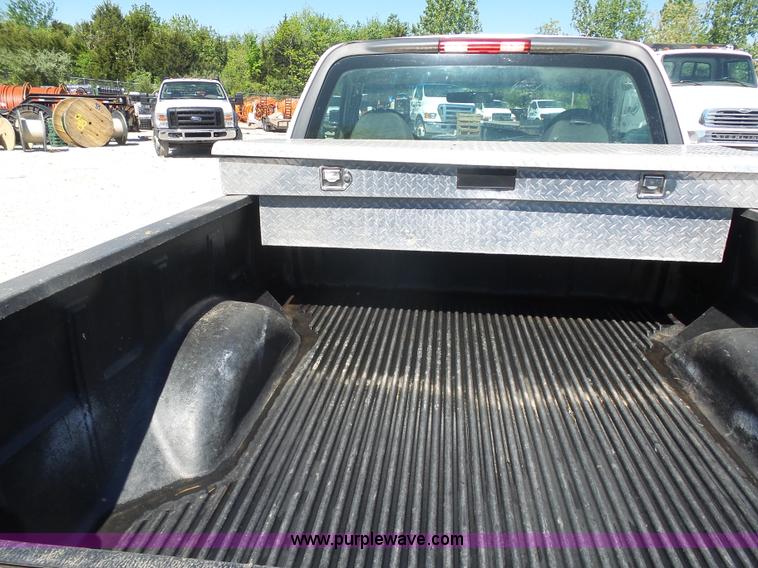 image for item K7916 2005 Ford F150 pickup truck
