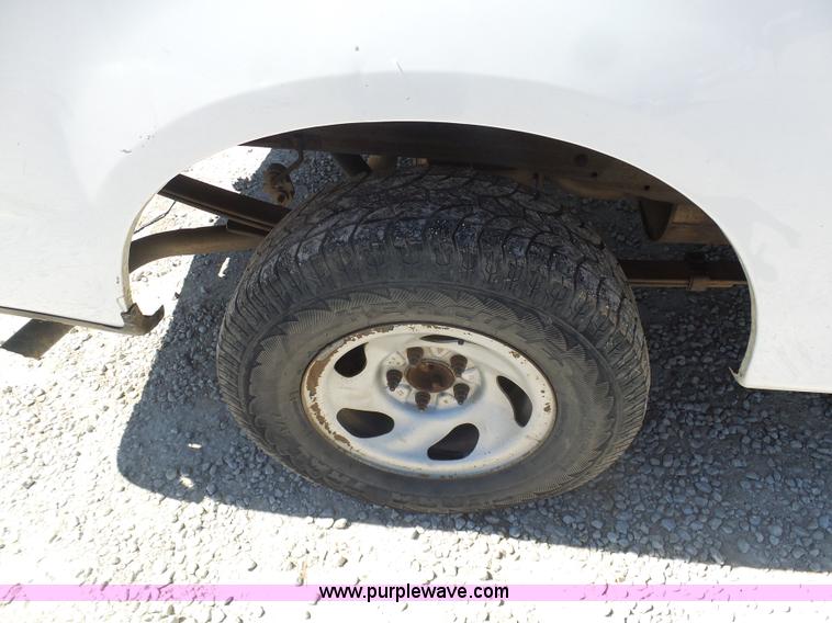 image for item K7916 2005 Ford F150 pickup truck