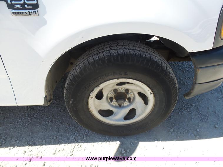 image for item K7916 2005 Ford F150 pickup truck